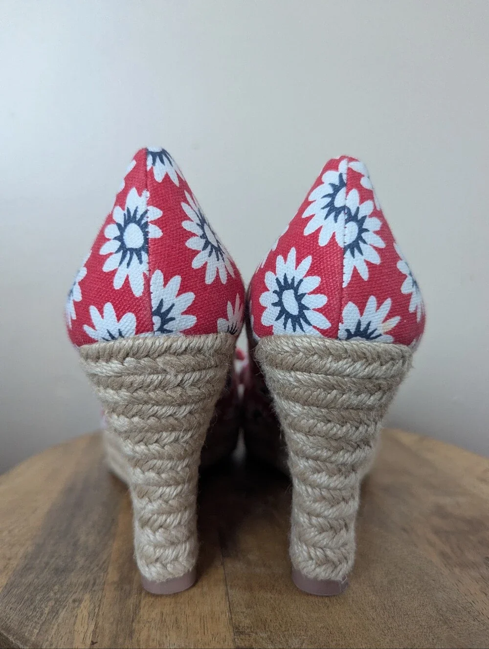 Tory Burch Dory Red Floral Canvas Peep Toe Wedge Espadrilles (SIZE 8)